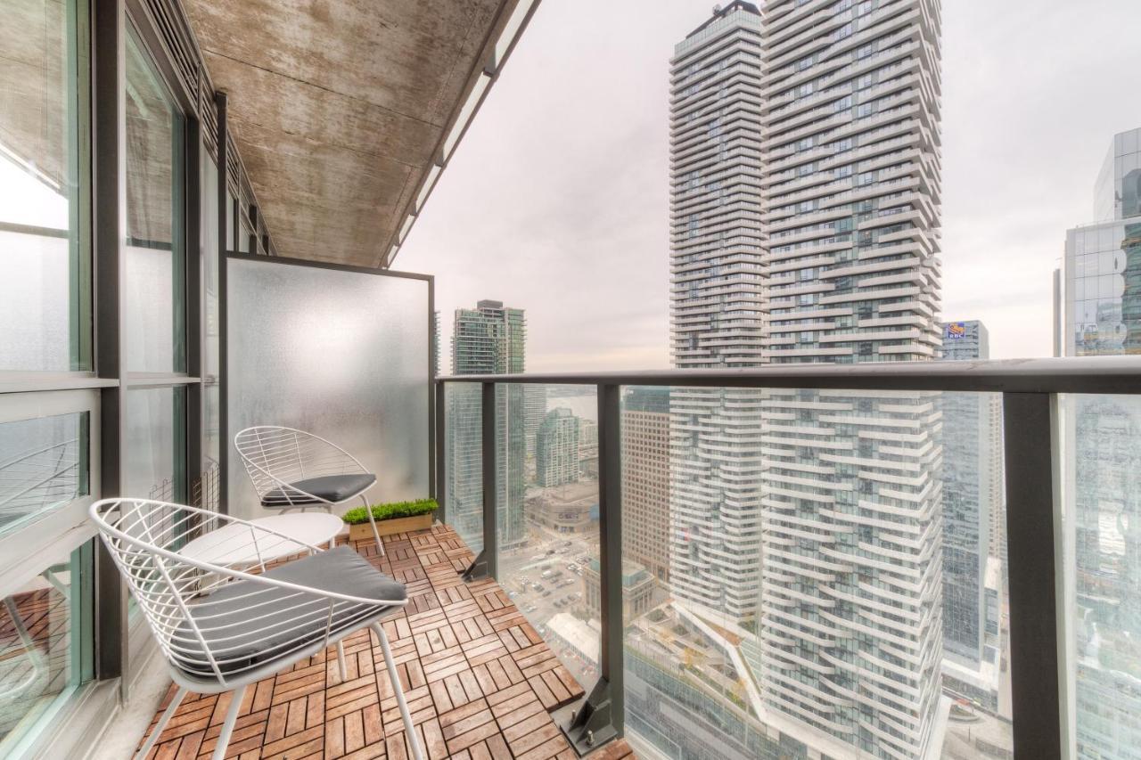 Stylish Newly Furnished Condo With Beautiful Lake View Toronto Kültér fotó