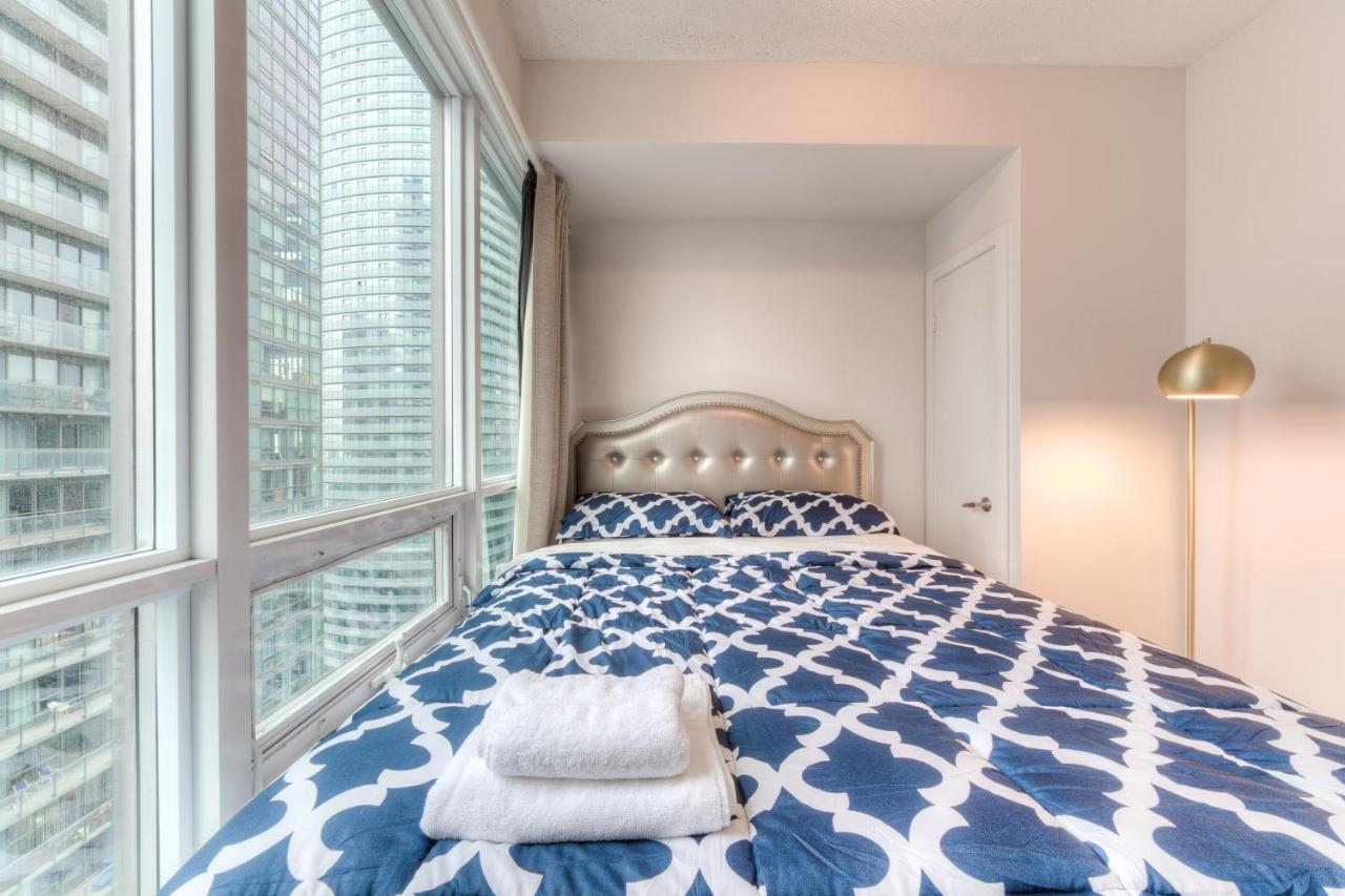 Stylish Newly Furnished Condo With Beautiful Lake View Toronto Kültér fotó