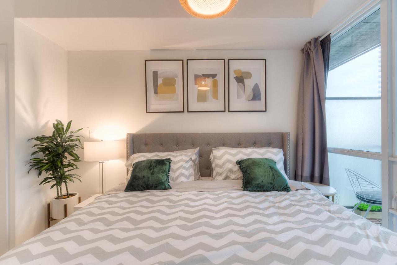 Stylish Newly Furnished Condo With Beautiful Lake View Toronto Kültér fotó