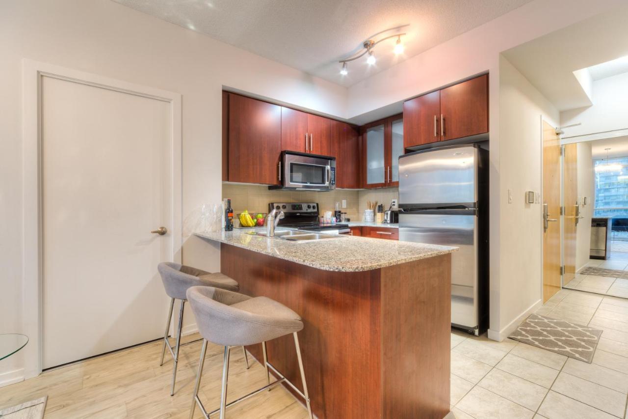 Stylish Newly Furnished Condo With Beautiful Lake View Toronto Kültér fotó