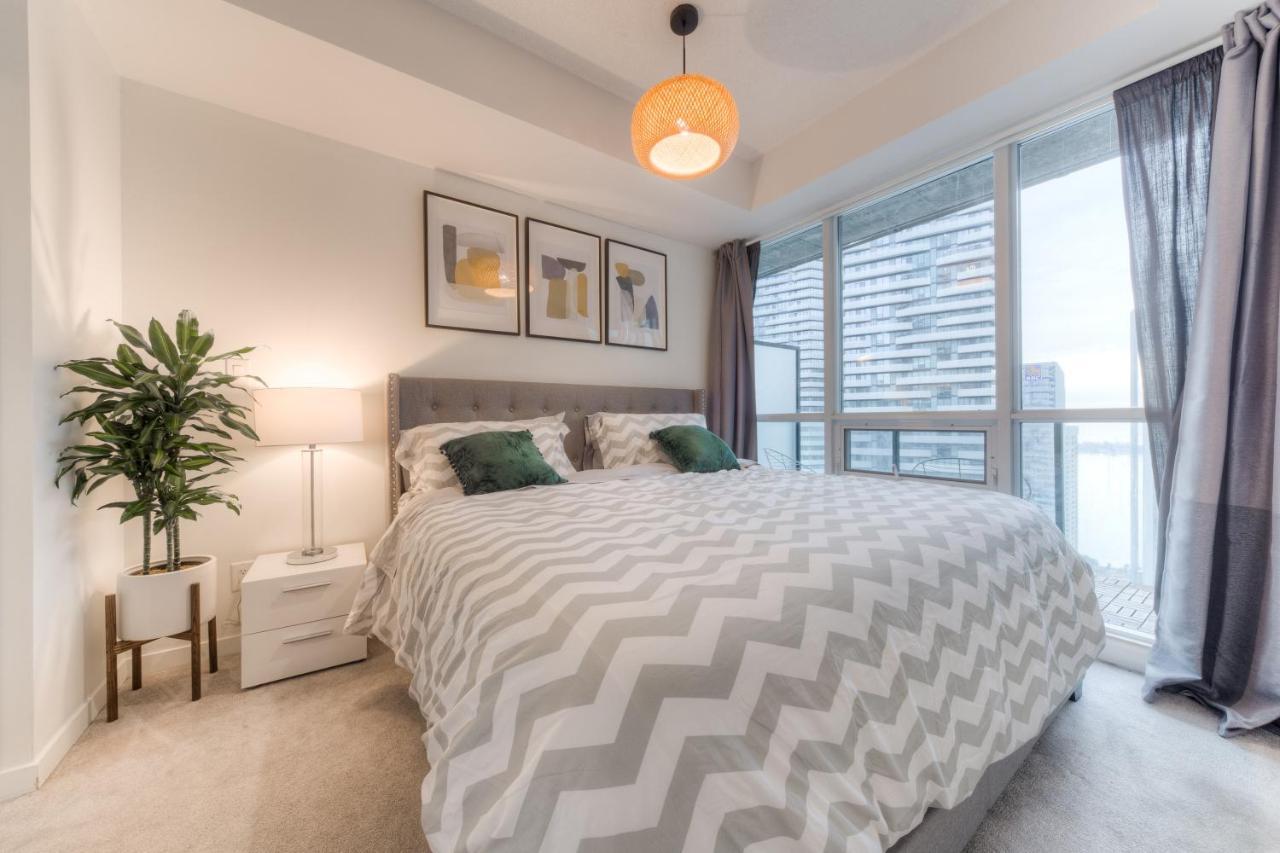 Stylish Newly Furnished Condo With Beautiful Lake View Toronto Kültér fotó